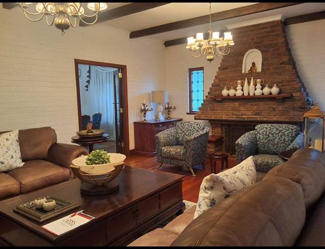 4 BEDROOM HOUSE FOR SALE IN COWIES HILL PARK